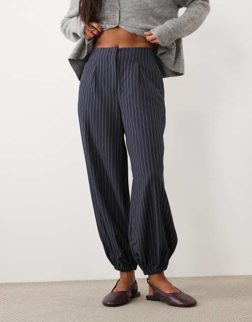 New Look Petite pantalon ballon à rayure fine bleu, 5 de 5