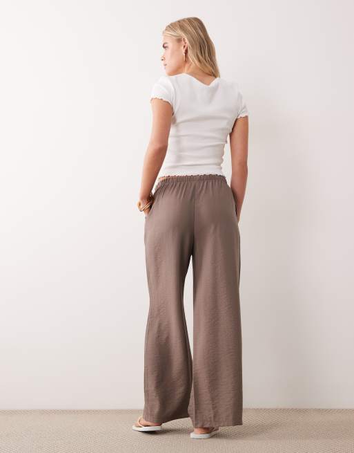 New Look Petite - Pantaloni a fondo ampio marrone visone, 2 di 5