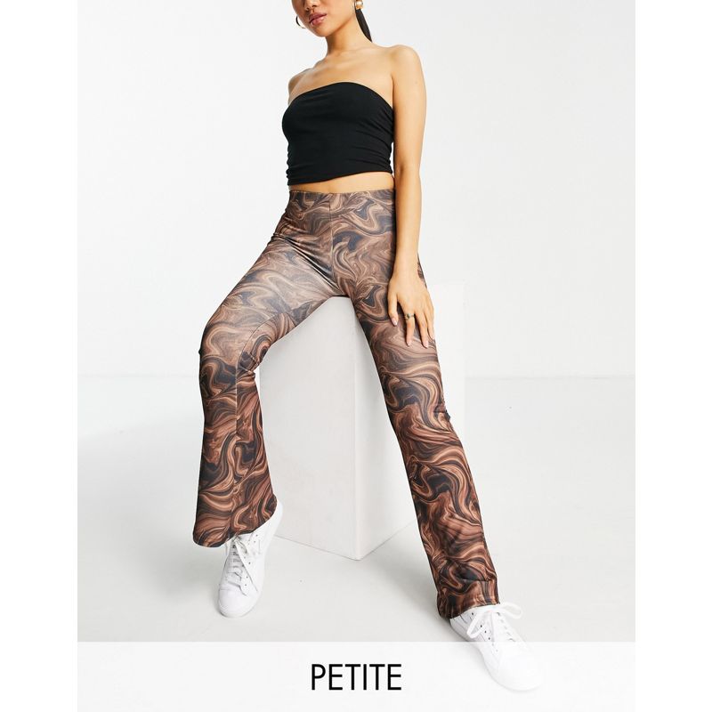 New Look Petite - Pantaloni a zampa con stampa marmorizzata marrone