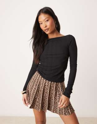 New Look Petite New Look Petite pleated mini skirt in leopard print-Brown