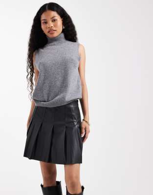 New Look Petite New Look Petite PU pleated mini skirt in black