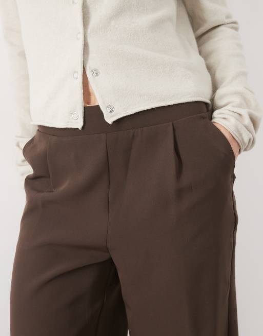 New Look Petite pull-on-byxor med vida ben i brunt, 4 av 5