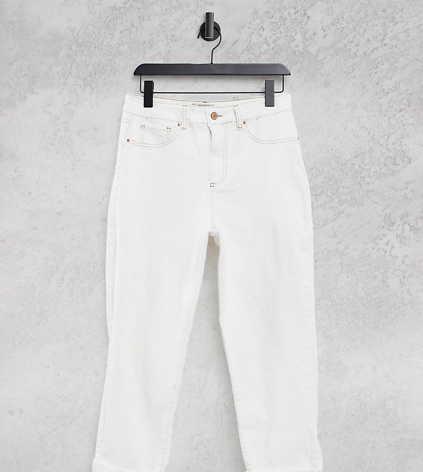 New Look Petite Ripped Mom Jeans In Off-white