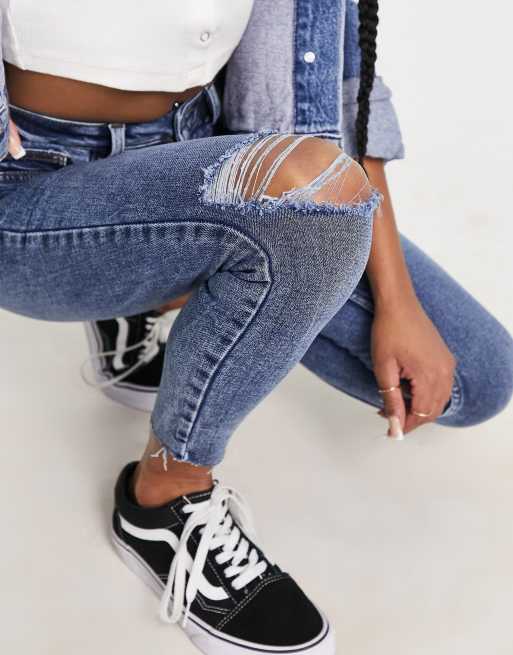 New Look Petite ripped skinny jean in mid blue, 3 of 4