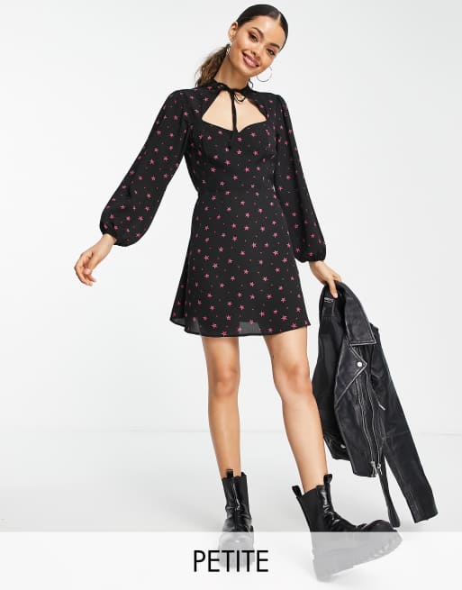New Look Petite - Robe à découpes, liens à l'encolure et imprimé étoile - Noir et rose