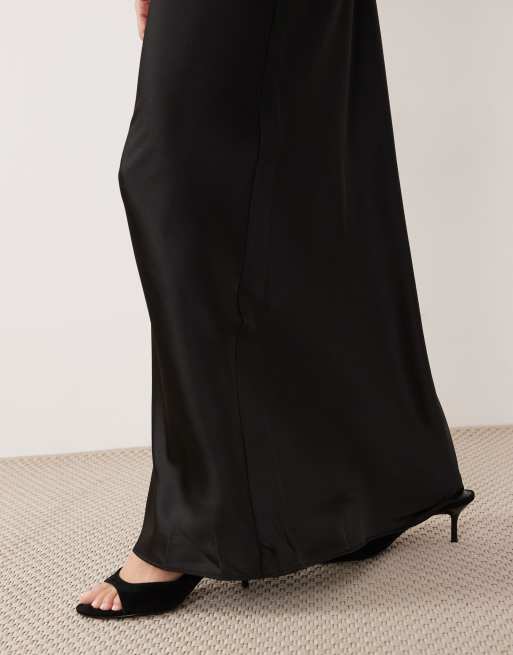 New Look Petite satijnen biais maxi rok in zwart, 4 van 5