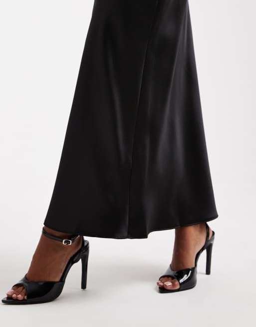 New Look Petite satin bias midi skirt in black, 3 of 5