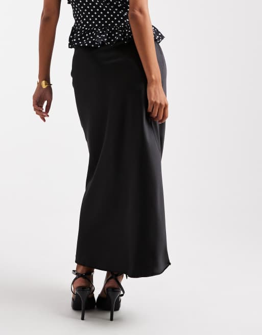 New Look Petite satin bias midi skirt in black, 4 of 5