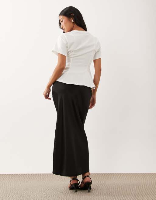 New Look Petite satin bias midi skirt in black, 3 of 5