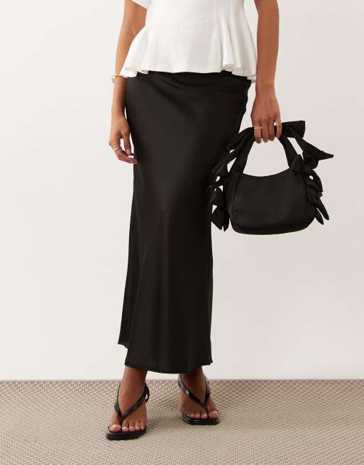 New Look Petite satin bias midi skirt in black, 4 of 5