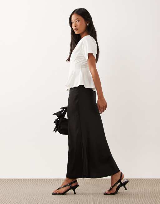 New Look Petite satin bias midi skirt in black, 5 of 5