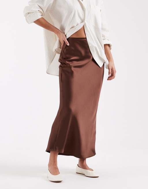 New Look Petite satin bias midi skirt in brown, 3 of 5