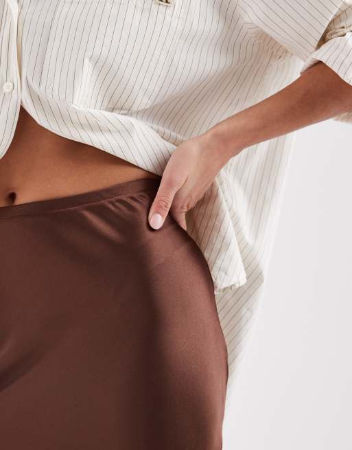 New Look Petite satin bias midi skirt in brown, 5 of 5