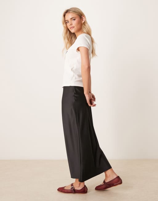 New Look Petite satin midi bias skirt in black, 2 of 5