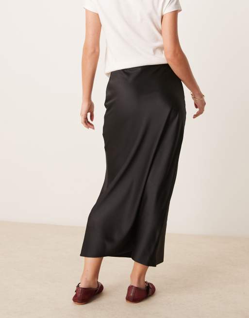 New Look Petite satin midi bias skirt in black, 4 of 5