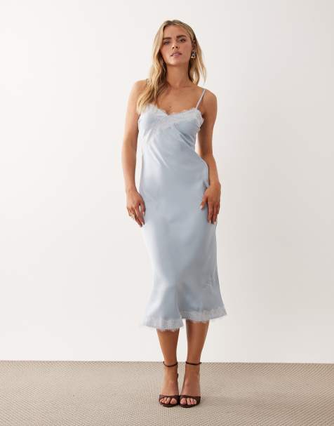 New Look Petite – Satin-Midikleid in Blau mit farblich abgesetzter Spitze und Riemchenträgern - view 1