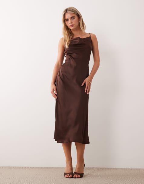 New Look Petite – Satin-Midikleid in Braun mit Wasserfallausschnitt - view 1
