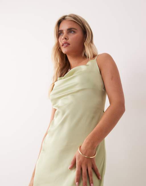 New Look Petite – Satin-Midikleid in Salbeigrün mit Wasserfallausschnitt, 3 von 4