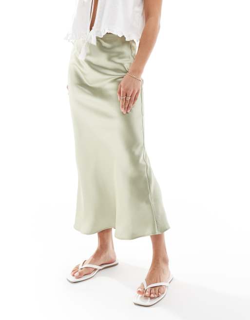 New Look Petite – Satin-Midirock in Salbeigrün mit asymmetrischem Schnitt, 2 von 5