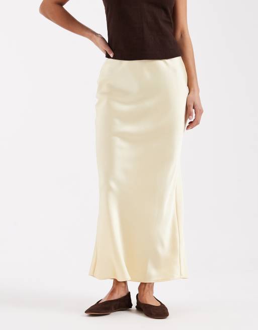 New Look Petite - Schuingesneden satijnen midi rok in botergeel, 2 van 5