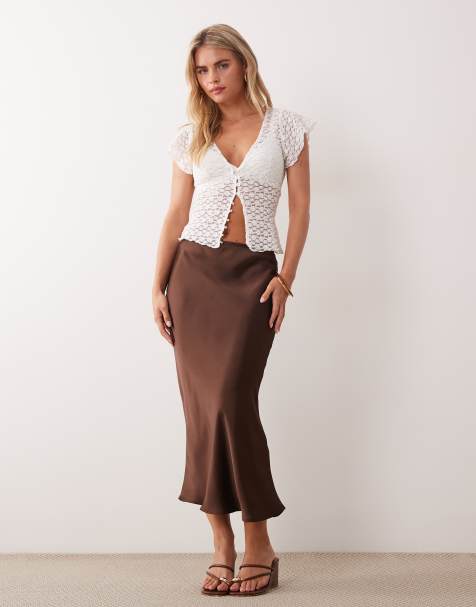 New Look Petite - Schuingesneden satijnen midi rok in donkerbruin - view 1