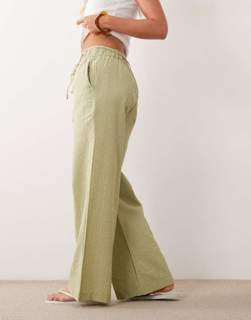 New Look Petite seersucker stripe wide leg trousers in green, 2 of 5