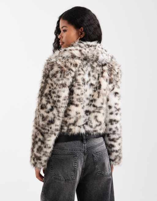 New Look Petite shawl faux fur coat in leopard print, 2 of 4