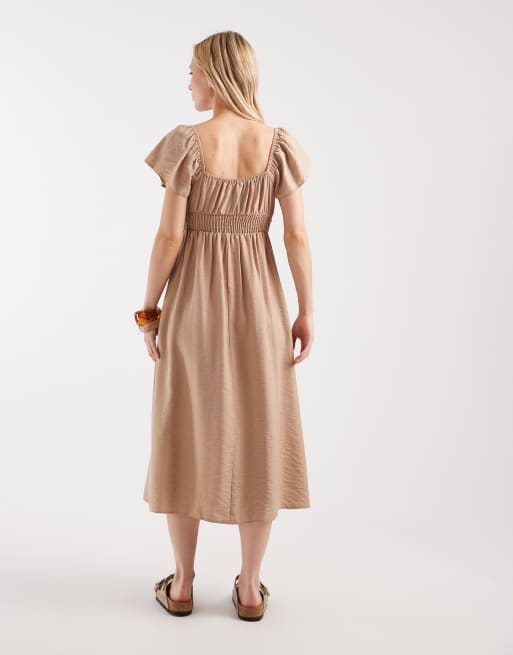 New Look Petite shirred detail midi dress in camel, 3 of 4
