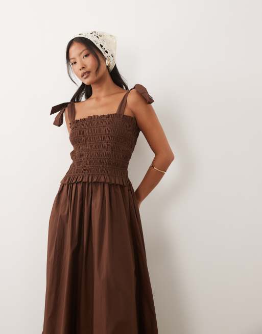New Look Petite shirred tie strap midi dress in brown, 2 of 4