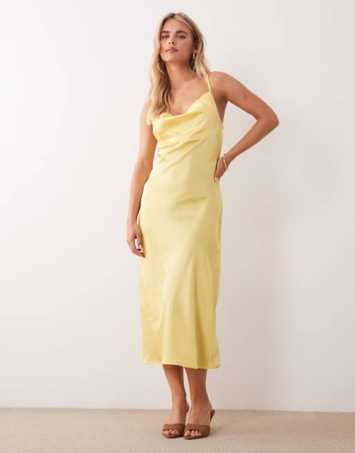 New Look Petite – Smörgul midiklänning i satin med draperad ringning, 2 av 4