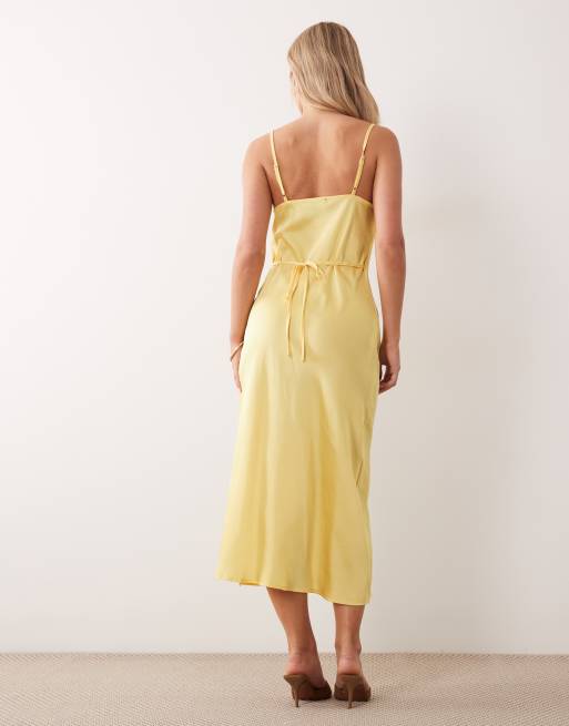 New Look Petite – Smörgul midiklänning i satin med draperad ringning, 4 av 4