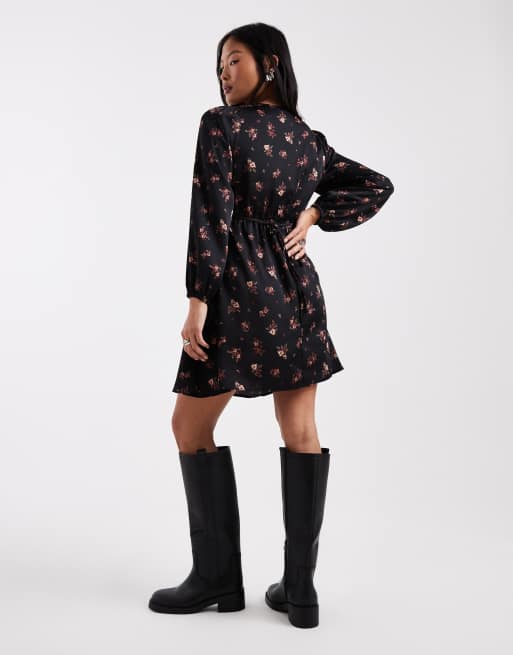 New Look Petite - Sort minikjole i satin med blondekant og blomsterprint, 4 af 4