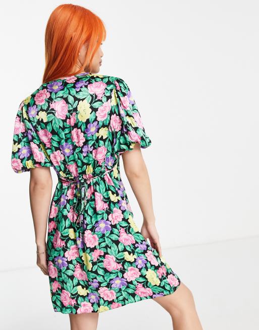 New Look Petite - Sort minikjole med rynket front og pufærmer samt blomstermønster, 2 af 4
