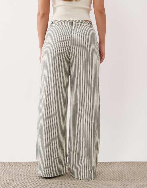 New Look Petite stripe wide leg trousers in cream, 5 of 5