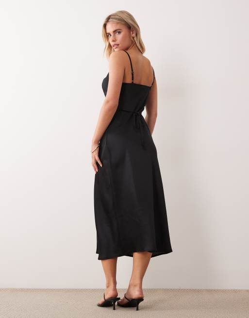 New Look Petite – Svart midiklänning med draperad ringning i satin, 4 av 4