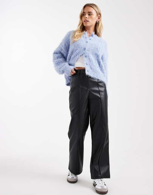 New Look Petite – Svarta byxor i läderimitation med vida ben, 3 av 5