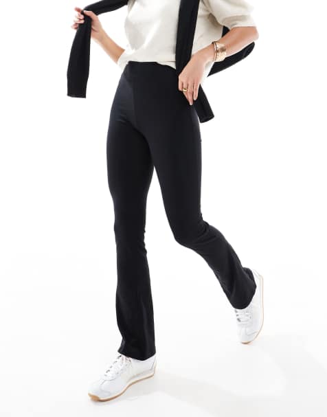New Look Petite – Svarta leggings med utsvängd design - view 1