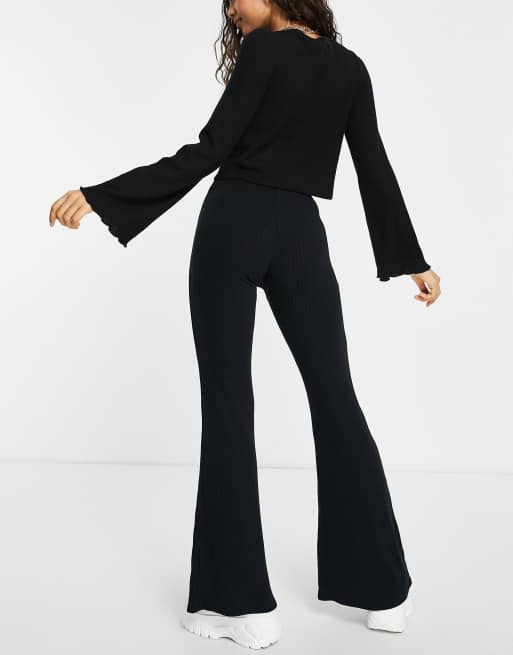 New Look Petite – Svarta ribbade leggings i utsvängd design, 2 av 4