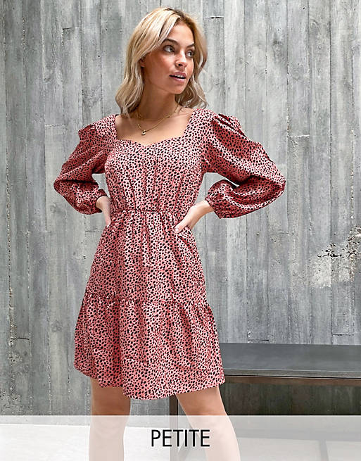 Dresses New Look Petite sweetheart neck tiered mini dress in pink pattern 