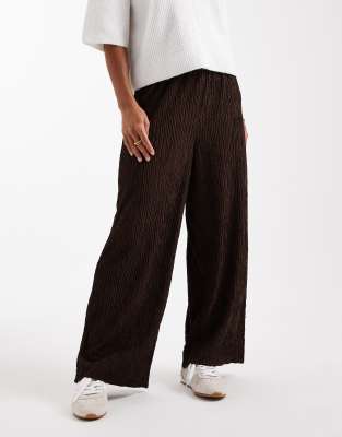 New Look Petite New Look Petite textured wide leg trousers in dark brown