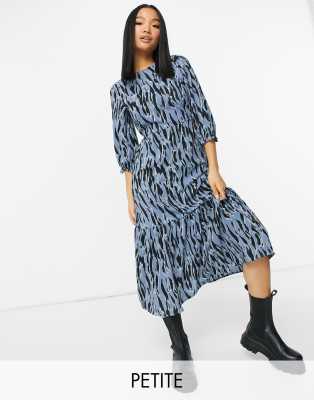 New Look Petite tiered midi dress in blue zebra print-Blues