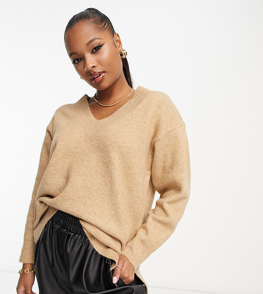 New Look Petite v neck sweater in camel-Neutral