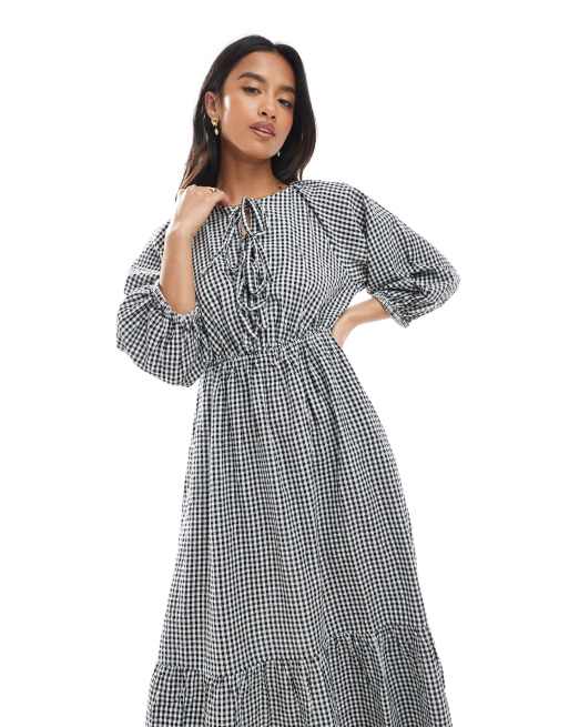 New Look Petite - Vestito grembiule midi nero a quadretti allacciato sul davanti, 3 di 4