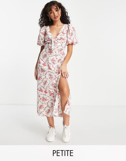 New Look Petite - Vestito midi bianco a fiori allacciato sul davanti con maniche a sbuffo