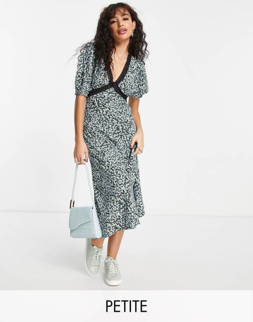 New Look Petite - Vestito midi con scollo a V e dettagli in pizzo a fiori multicolore