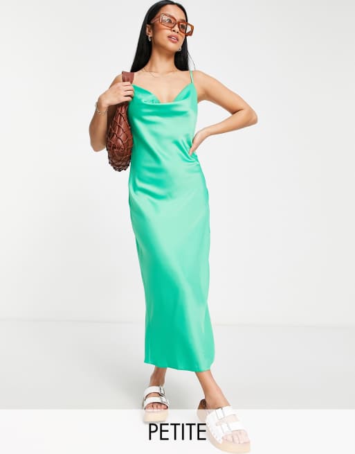 New Look Petite - Vestito midi in raso verde con scollo ad anello