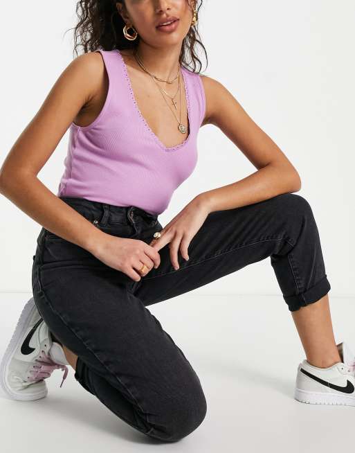 New Look Petite waist enhancing mom jeans in black, 2 of 4