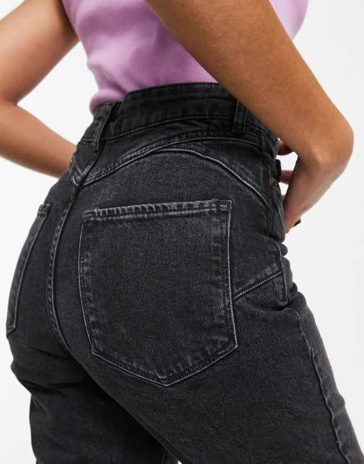 New Look Petite waist enhancing mom jeans in black, 3 of 4