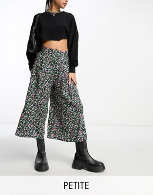 New Look Petite wide leg crop trouser in black floral