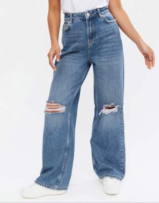 New Look Petite wide leg dad jeans with ripped knees in mid blue | ASOS